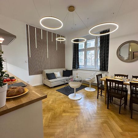 Karlin Oasis 2-Bedroom Apartment Praag Buitenkant foto