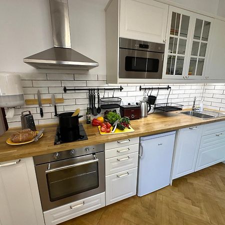 Karlin Oasis 2-Bedroom Apartment Praag Buitenkant foto