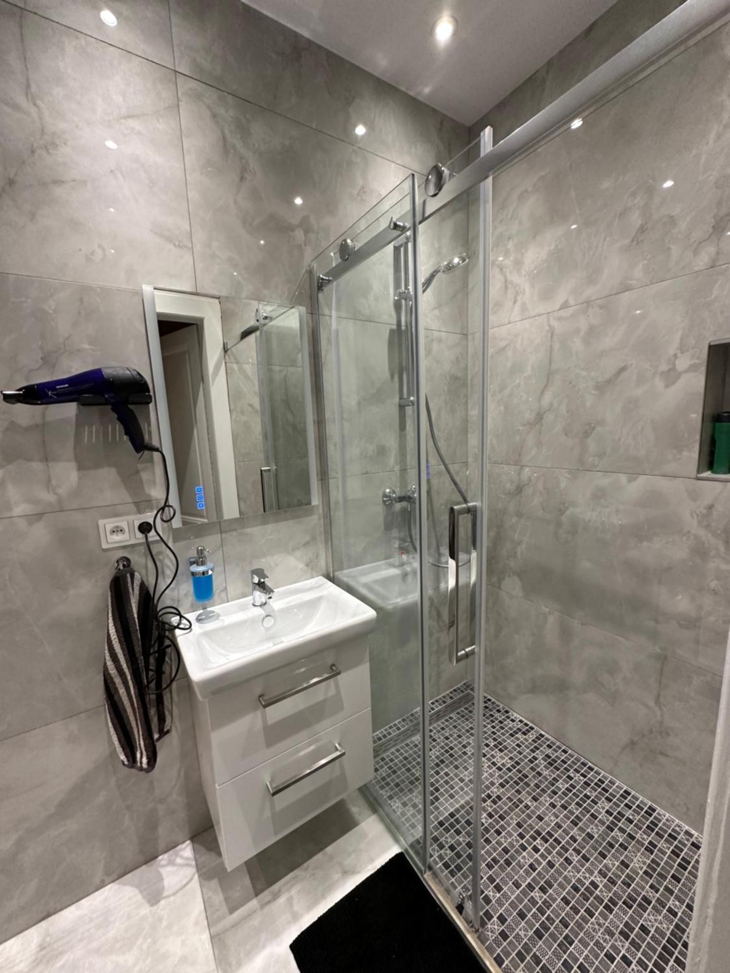 Karlin Oasis 2-Bedroom Apartment Praag Buitenkant foto
