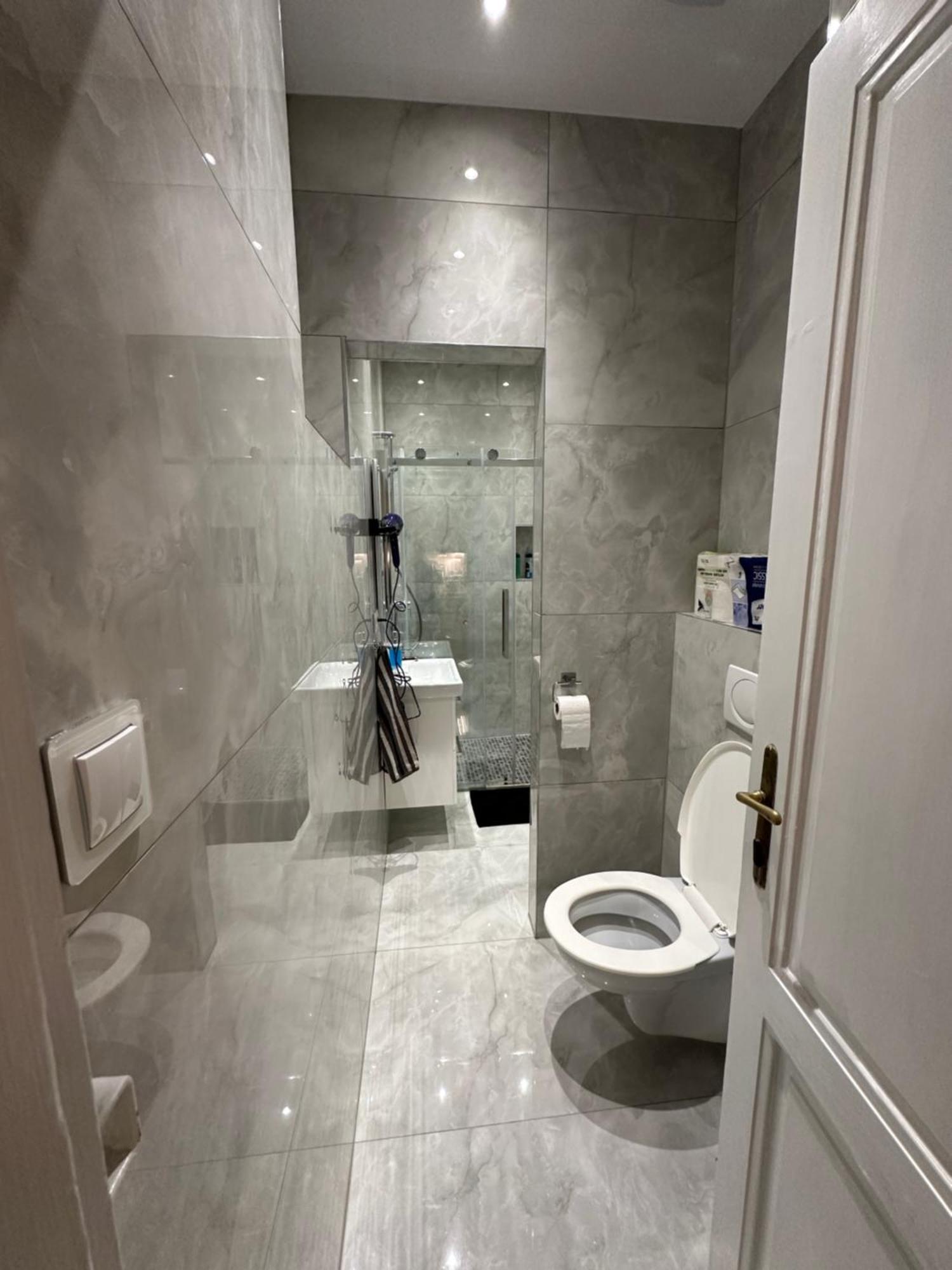 Karlin Oasis 2-Bedroom Apartment Praag Buitenkant foto