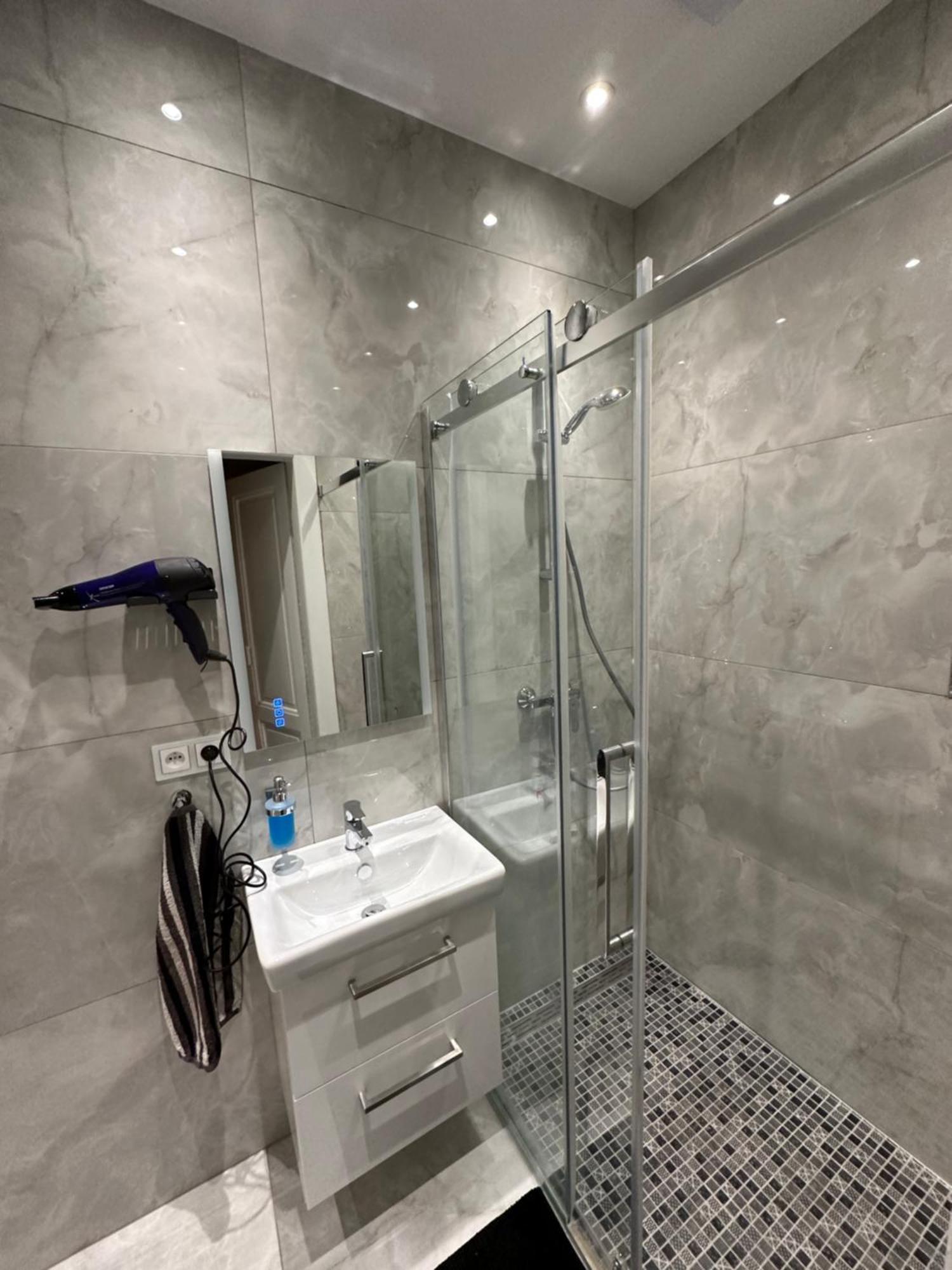 Karlin Oasis 2-Bedroom Apartment Praag Buitenkant foto