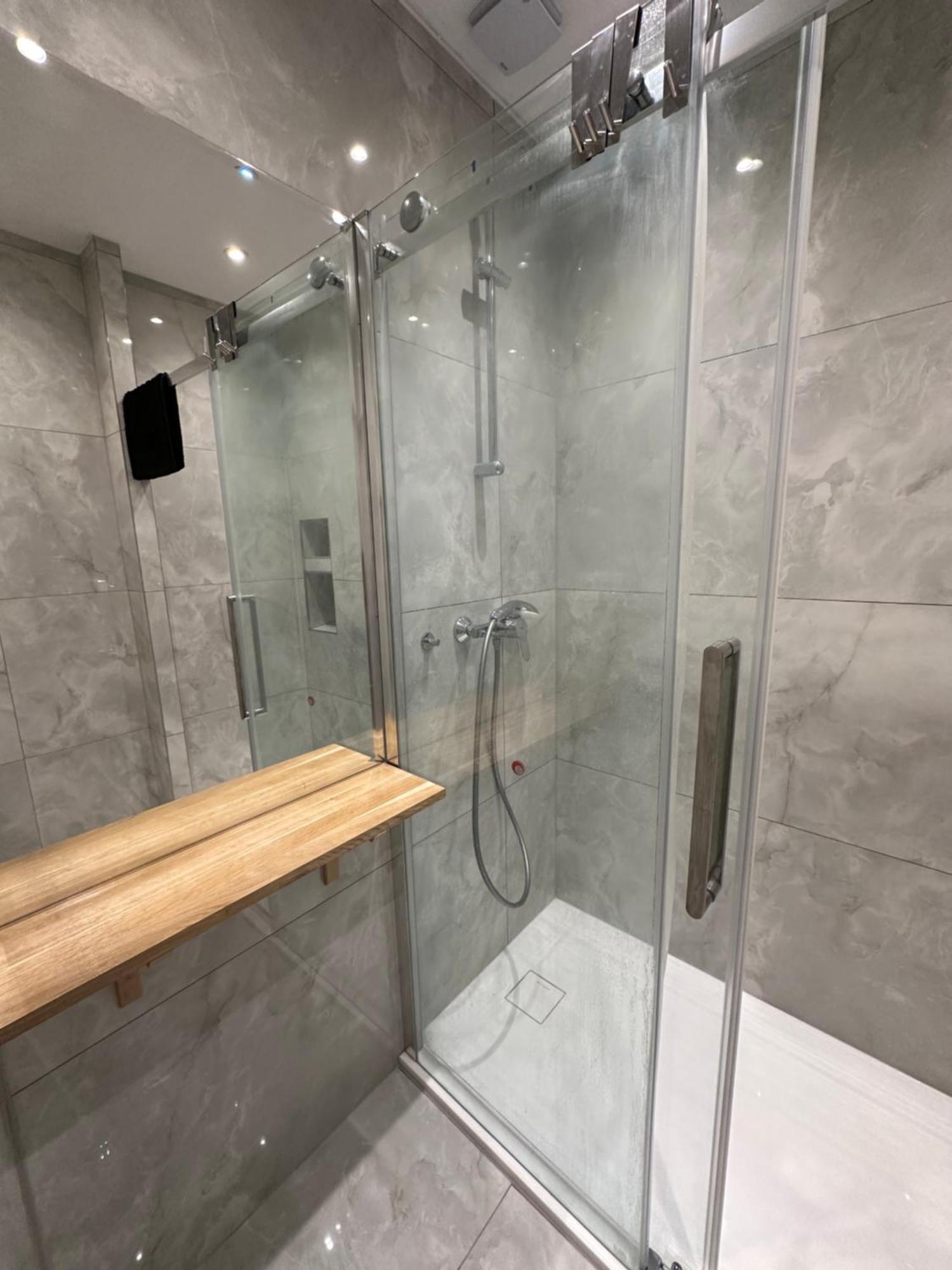 Karlin Oasis 2-Bedroom Apartment Praag Buitenkant foto