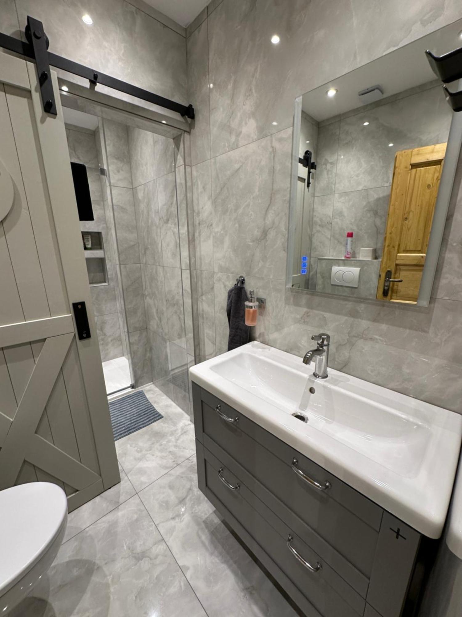 Karlin Oasis 2-Bedroom Apartment Praag Buitenkant foto