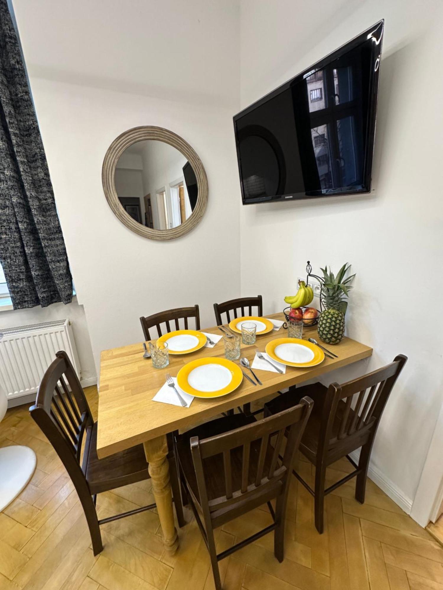 Karlin Oasis 2-Bedroom Apartment Praag Buitenkant foto