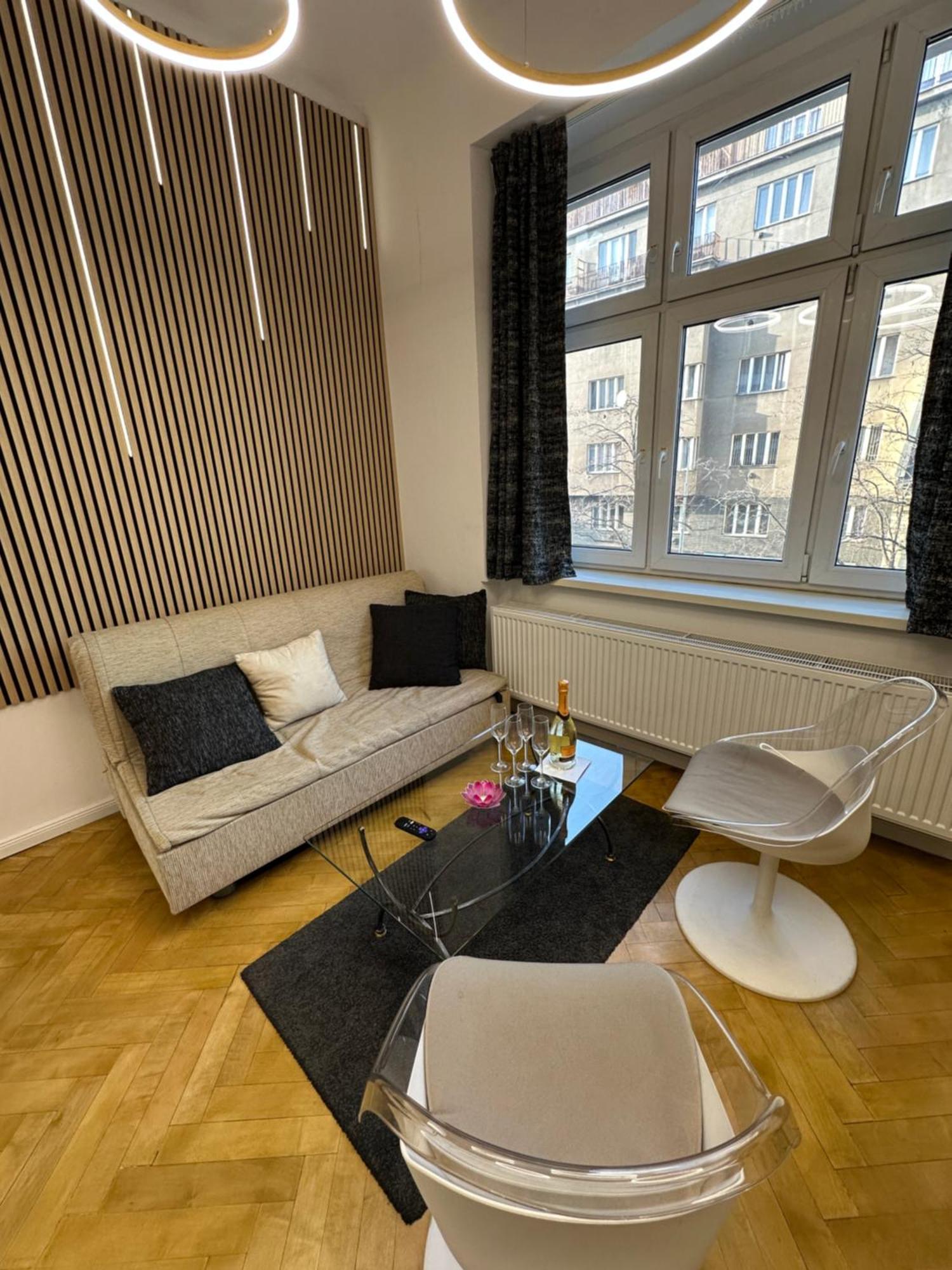 Karlin Oasis 2-Bedroom Apartment Praag Buitenkant foto