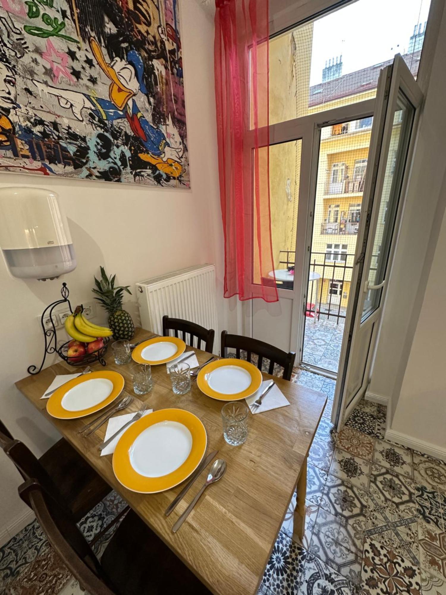 Karlin Oasis 2-Bedroom Apartment Praag Buitenkant foto