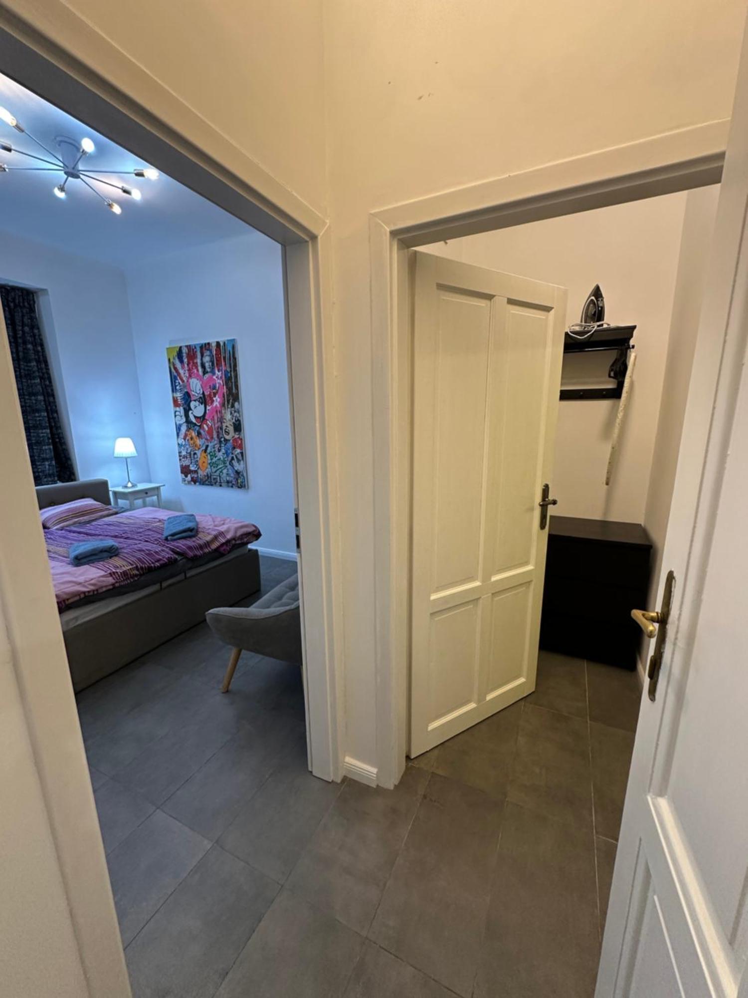 Karlin Oasis 2-Bedroom Apartment Praag Buitenkant foto