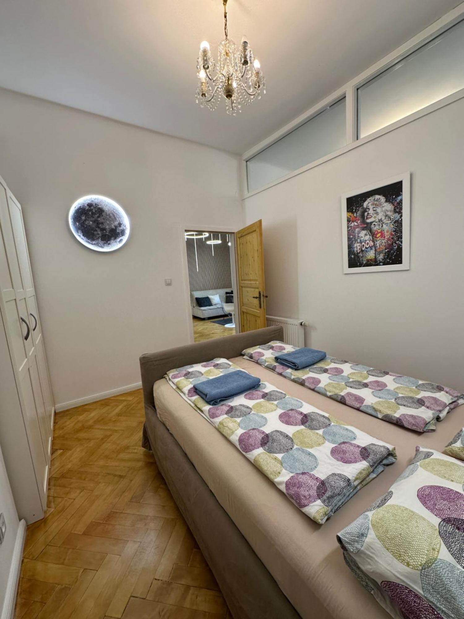 Karlin Oasis 2-Bedroom Apartment Praag Buitenkant foto