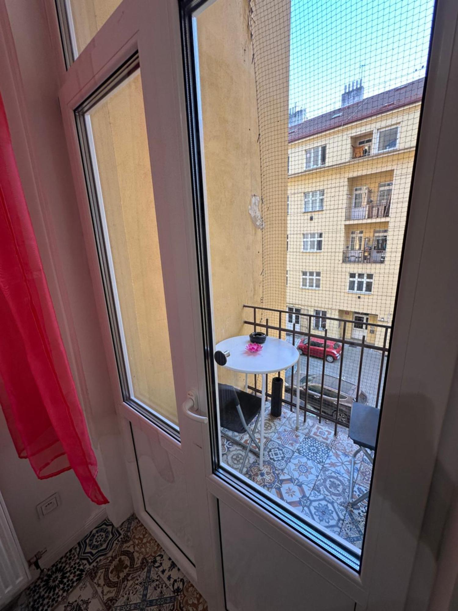 Karlin Oasis 2-Bedroom Apartment Praag Buitenkant foto