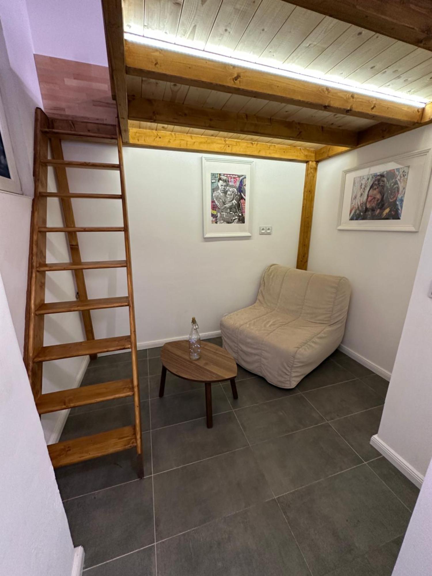 Karlin Oasis 2-Bedroom Apartment Praag Buitenkant foto