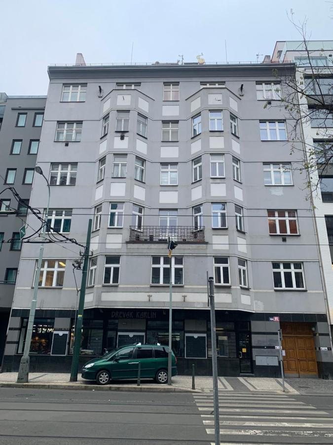 Karlin Oasis 2-Bedroom Apartment Praag Buitenkant foto